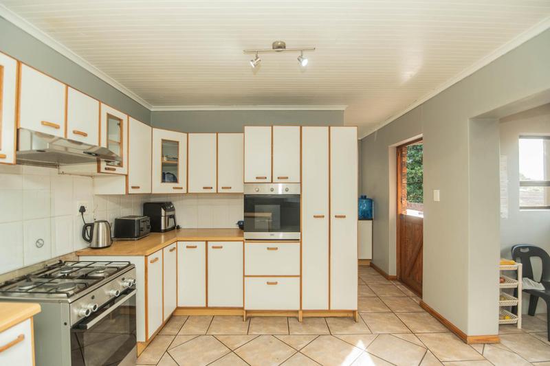 5 Bedroom Property for Sale in Bluewater Bay Eastern Cape